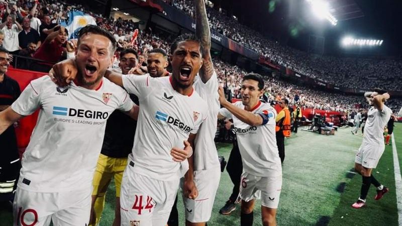 مانشستر يونايتد وإشبيلية