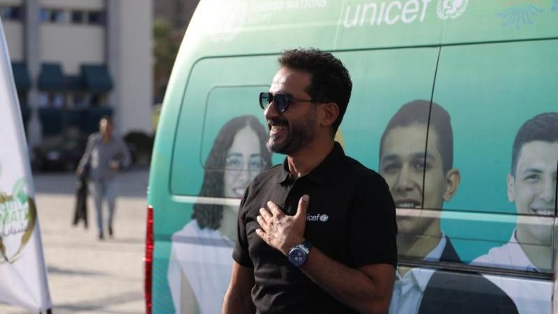 أحمد حلمي بمبادرة