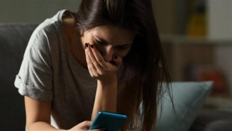 ابتز فتاه للتشهير