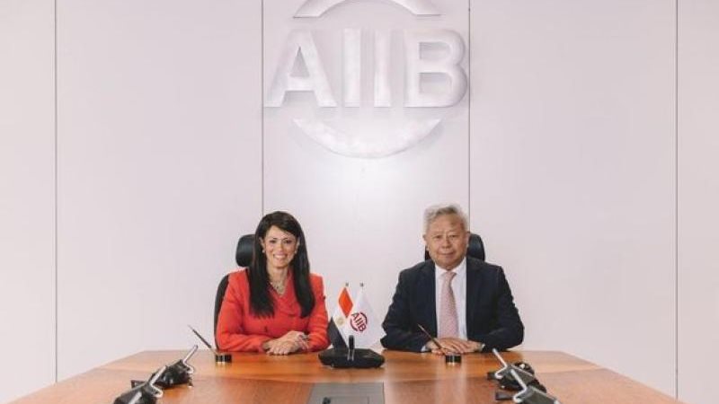 جانب من التوقيع