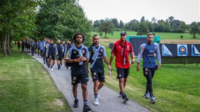 بالصور.. الأهلى يتوجه لملعب التدريب لخوض مرانه الثانى في النمسا