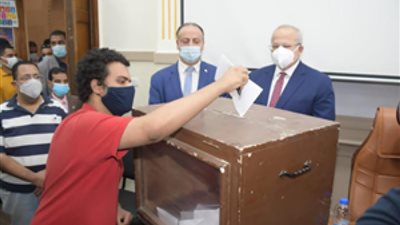 هل يجوز للطلاب الوافدين الترشح فى انتخابات الاتحادات الطلابية؟