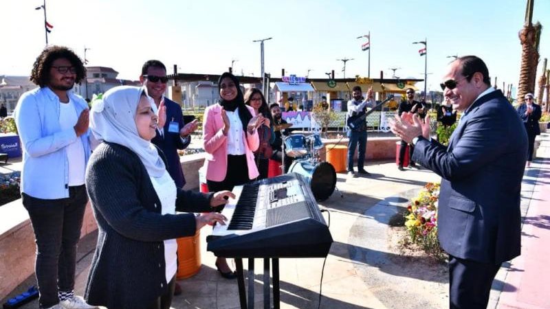 لحظة تفقد السيسي