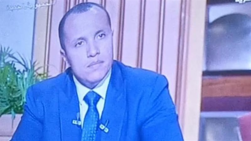 الكاتب الصحفي مصطفى