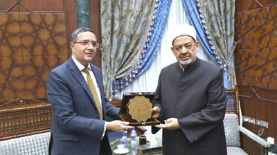 شيخ الأزهر وسفير الهند يناقشان تعزيز العلاقات العلمية والثقافية