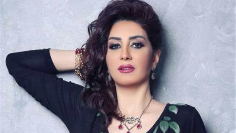 الفنانة وفاء عامر