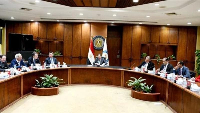 وزير البترول يستقبل