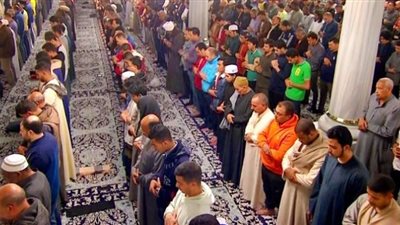 في أول ليالي رمضان.. مساجد مصر عامرة بالمصلين والذاكرين ”صور”