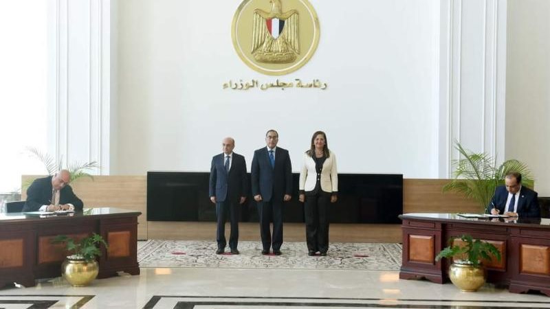 رئيس الوزراء ووزيرة