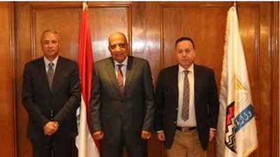 ”وزير الأعمال العام” يشهد اتفاقية تسوية بين القابضة للتشييد والتعمير والنيل للأقطان