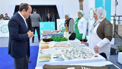 الرئيس السيسي يشارك في إفطار الأسرة المصرية بحي الأسمرات ”صور”