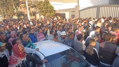 أهالى الواسطى يشيعون جثامين 5 أشخاص توفوا في حادث بطريق الكريمات