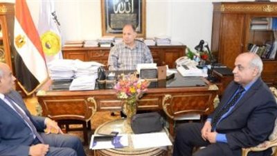 محافظة أسيوط يوجه بسرعة الانتهاء من مشروعات الأسواق والمواقف في حياة كريمة