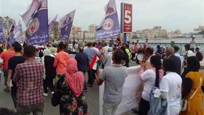 أهالى دمياط يحتفلون بانتصارات أكتوبر ويطالبون الرئيس السيسى بالترشح لفترة جديدة