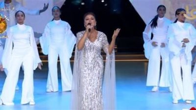 الرئيس السيسي يشاهد فقرة فنية بالندوة التثقيفية للفنانة أنغام وأحمد سعد