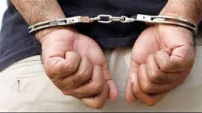 النيابة تأمر بحبس متهم بترويج الهيروين وحيازة سلاح نارى