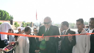 محافظ قنا يفتتح مدرستين ومعهدا أزهرياً في قرية المحروسة