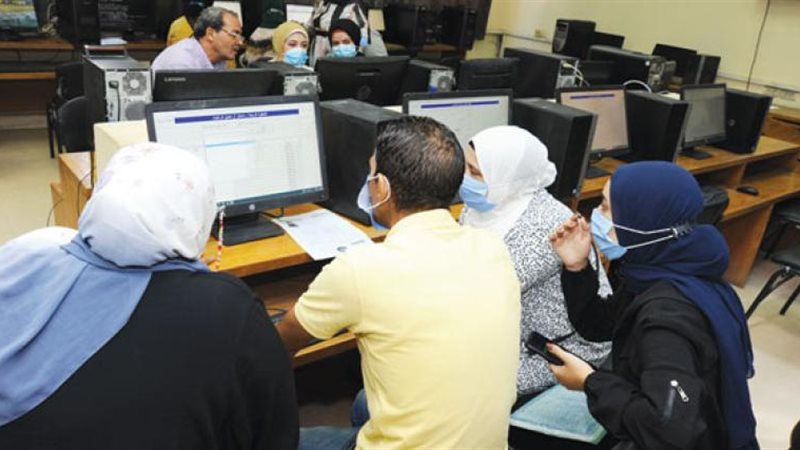 طلاب الدبلومات الفنية
