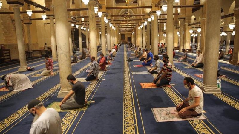 الاعتكاف بالمساجد