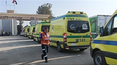 الصحة: وصول مجموعة من الأشقاء الفلسطينيين المصابين لمعبر رفح
