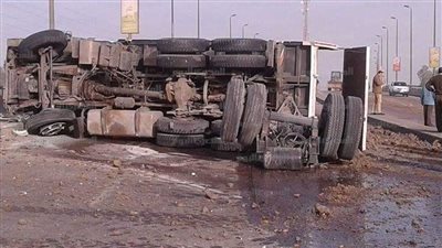 إصابة شخص إثر انقلاب سيارة بطريق إسكندرية الصحراوى