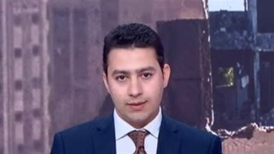 مذيع القاهرة الإخبارية يبكي أثناء نعيه أحد أفراد طاقم القناة بقطاع غزة