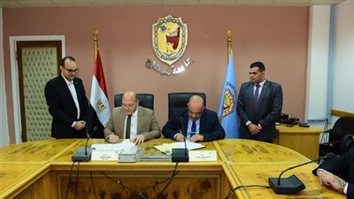 بروتوكول تعاون بين مستشفى سوهاج الجامعى الجديد ومطار سوهاج الدولى