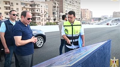 شاهد| الرئيس السيسي يتفقد أعمال التطوير بعدد من الطرق والمحاور بالقاهرة الكبرى
