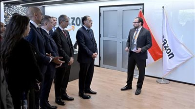 رئيس الوزراء يتفقد مركز أمازون لخدمة العملاء