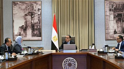 رئيس الوزراء يتابع مع وزيرة التضامن الاجتماعي عددًا من ملفات العمل