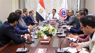 وزير الصحة يعقد اجتماعا ًبشأن إنشاء مصنع السرنجات ذاتية التلف