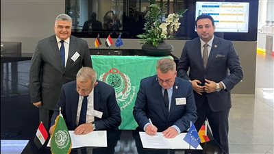 رئيس الأكاديمية العربية يوقع اتفاقية تعاون مع شركة دنسبلاي سيرونا الألمانية لتعزيز التعاون