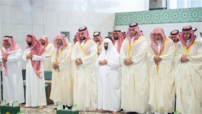 ولى العهد السعودى يؤدى صلاة الجنازة على الأمير ممدوح بن عبدالعزيز