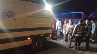 إصابة 9 أشخاص إثر انقلاب سيارة أعلى طريق الواحات الصحراوى