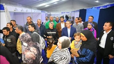 محافظ الغربية يتفقد أكبر معرض لبيع السلع الغذائية بالمنطقة اللوجستية بطنطا