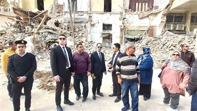 النيابة الإدارية تجري معاينة لموقع انهيار عقار بورسعيد