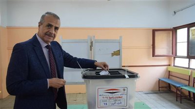رئيس التعبئة العامة والإحصاء يدلى بصوته فى الانتخابات الرئاسية