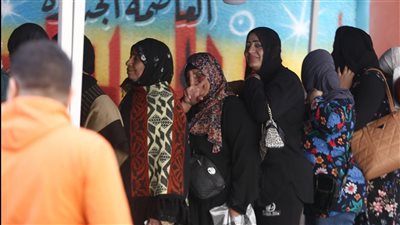 إقبال شديد من السيدات أمام اللجان الانتخابية بالدقي للإدلاء بأصواتهم