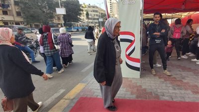 بالصور.. كبار السن يتوافدون على اللجان بالدقي للإدلاء بأصواتهم في ثاني أيام الانتخابات الرئاسية 