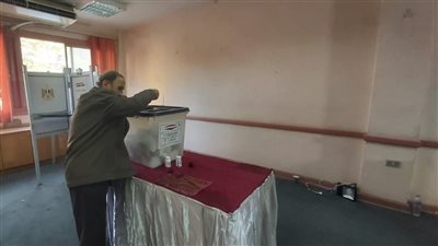 سهولة داخل اللجان.. المواطنون يدلون بأصواتهم في الدقي بثاني أيام الانتخابات الرئاسية