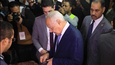 أبو الغيط يدلى بصوته في الانتخابات الرئاسية بمصر الجديدة