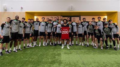 صلاح يحتفل بـ200 هدف مع ليفربول بقميص خاص في مران الريدز