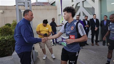 الخطيب يؤازر لاعبي الأهلي قبل مواجهة اتحاد جدة في كأس العالم للأندية