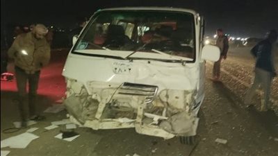 مصرع شخصين وإصابة 8 آخرين إثر انقلاب ميكروباص بالبحيرة