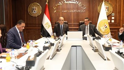 وزيرا التنمية المحلية والإسكان يتابعان مع محافظ مطروح الموقف التنفيذي للمشروعات الجارية 