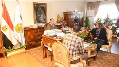 محافظ أسيوط يوجه بسرعة تنفيذ مشروعات رصف وصيانة الطرق ورفع كفاءة الشوارع