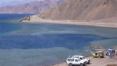 شاهد.. سقوط مسيرة انتحارية حوثية بالقرب من سواحل مدينة دهب 