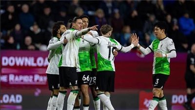 ليفربول يفوز على بيرنلي ويتصدر الدوري الإنجليزي بمشاركة محمد صلاح