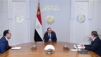 الرئيس السيسي يبحث مع مدبولى ومحافظ البنك المركزى أداء القطاع المصرفى
