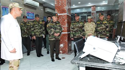 رئيس أركان حرب القوات المسلحة يتفقد المعامل الرئيسية لإدارة الحرب الكيميائية